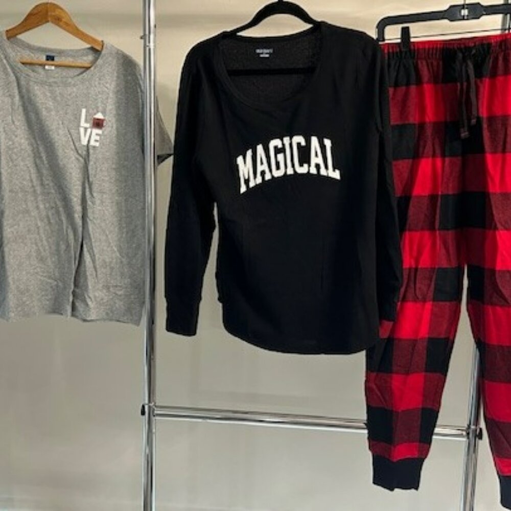 Women's Old Navy 3-piece Pajama Set. Worn once. Excellent condition.